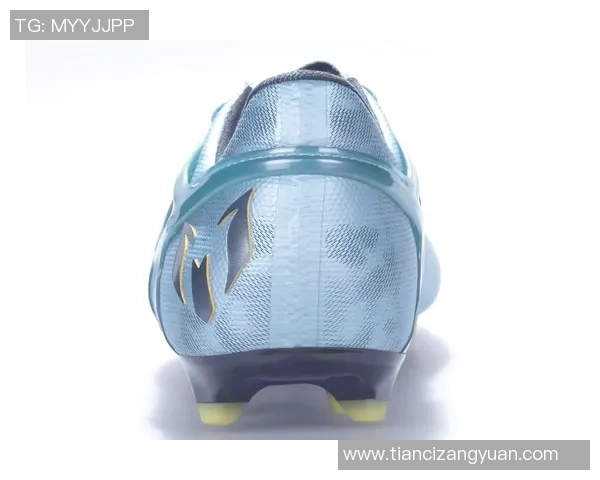 梅西的足球鞋传奇:从草地到荣耀的足迹与风采 梅西的足球鞋传奇:从草地到荣耀的足迹与风采