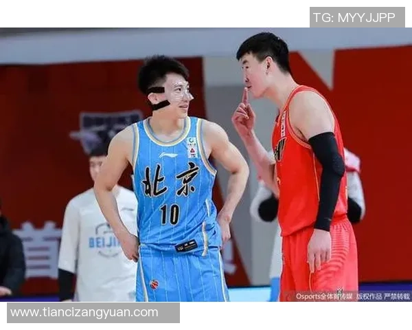 赛后分析：深圳羽毛球队与北京羽毛球队的团队协作与战术对比探讨