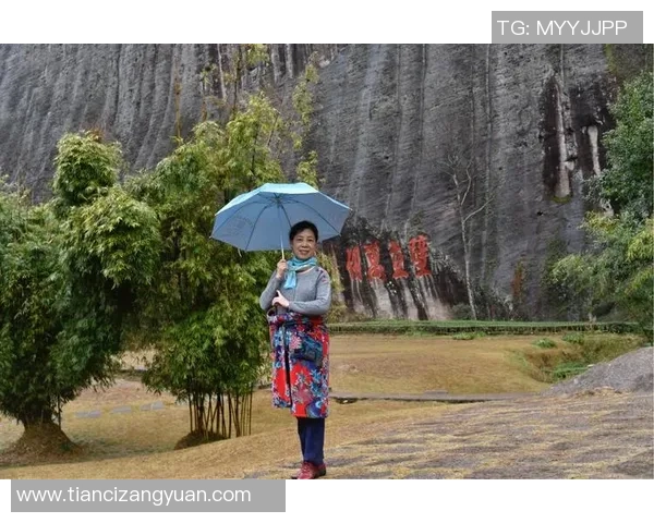 足球明星与小罗的首次相遇引发的传奇故事与友谊之旅